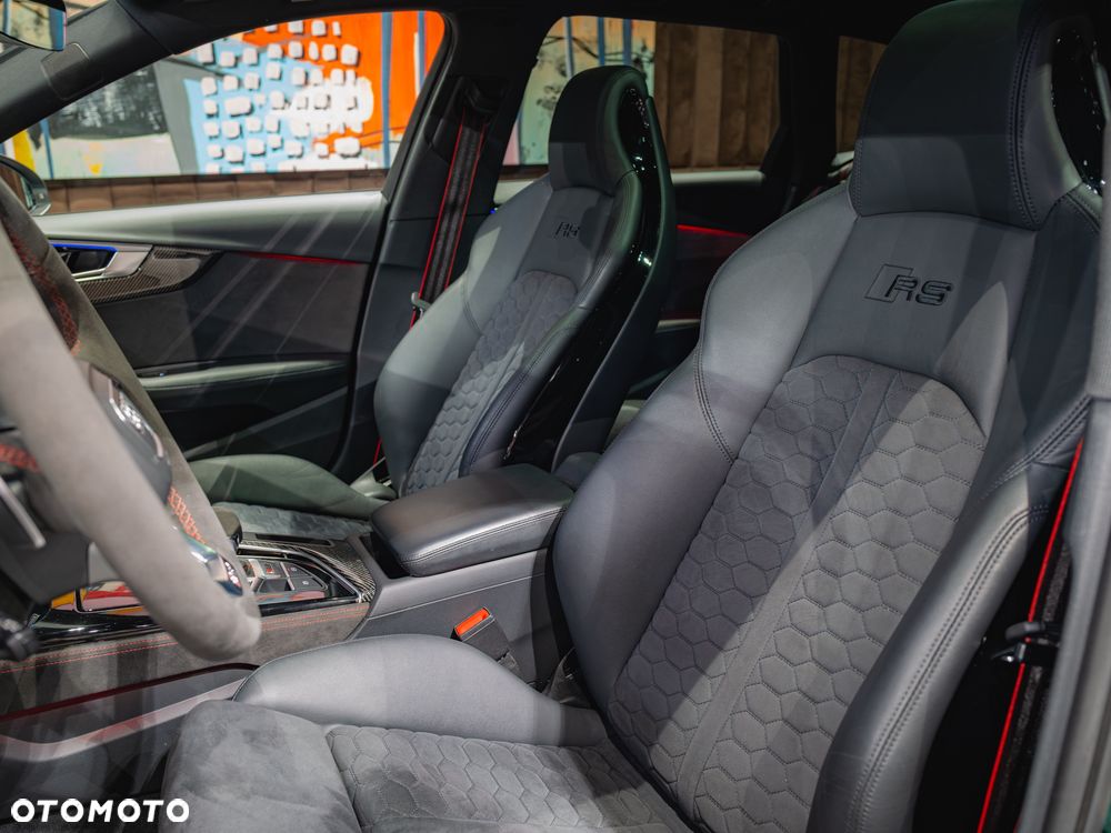 Audi RS4 Limousine - 8