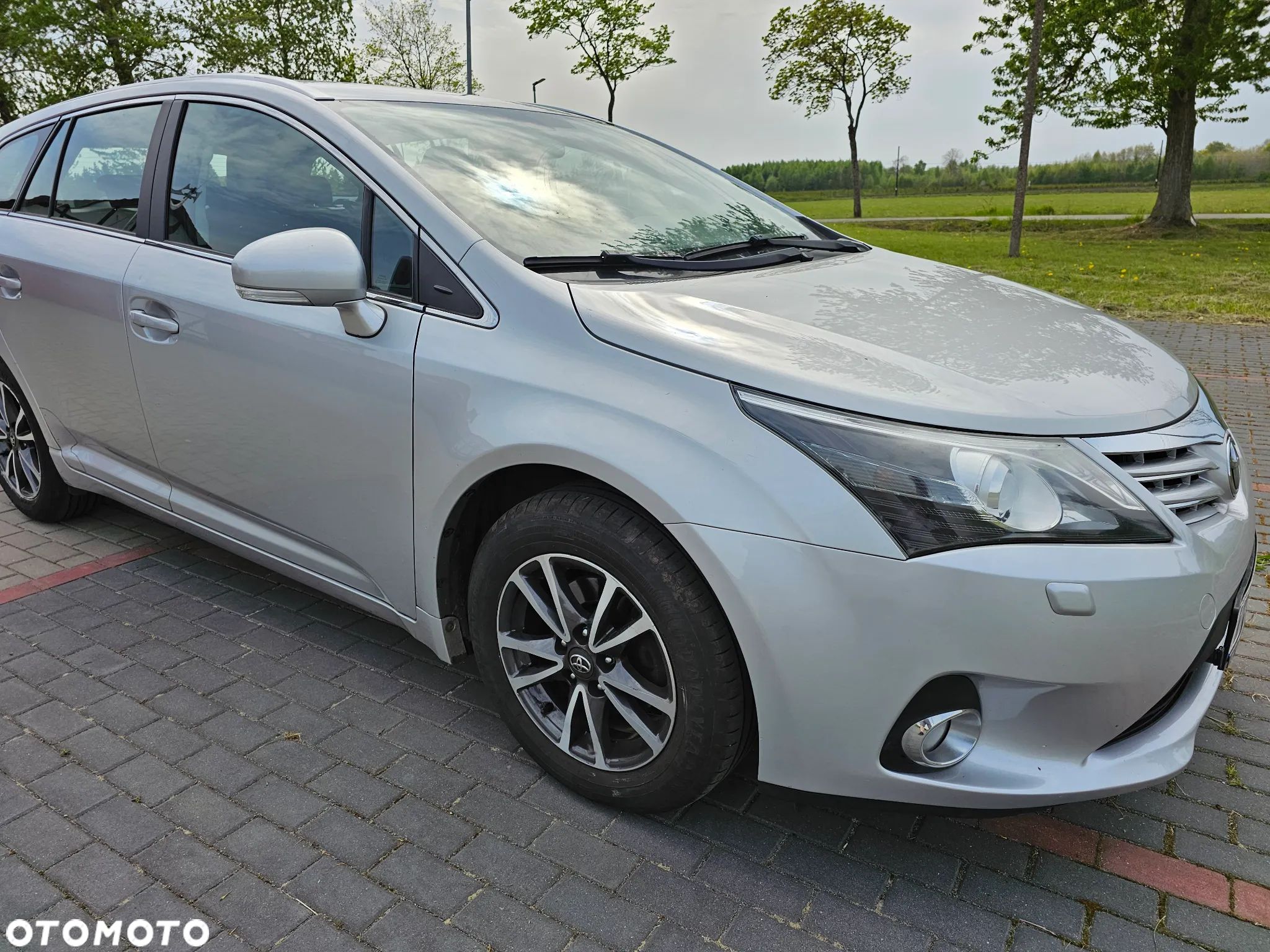 Toyota Avensis Combi 2.0 Executive - 1