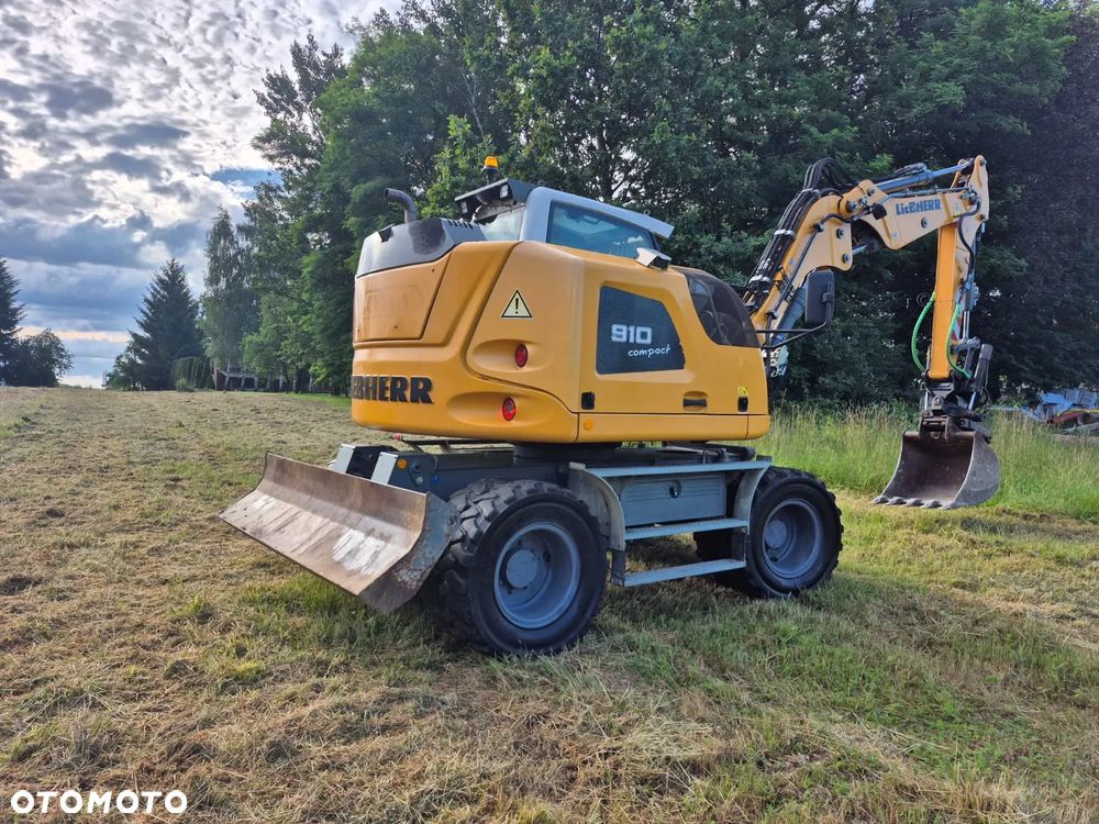 Liebherr A 910 - 2