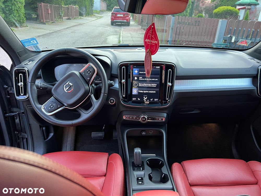 Volvo XC 40 D4 AWD Momentum (Intro Edition) - 17