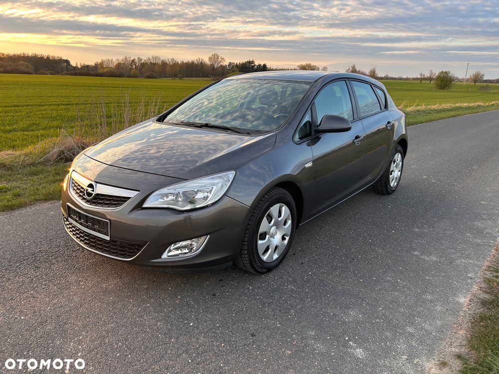 Opel Astra 1.6 Design Edition - 1