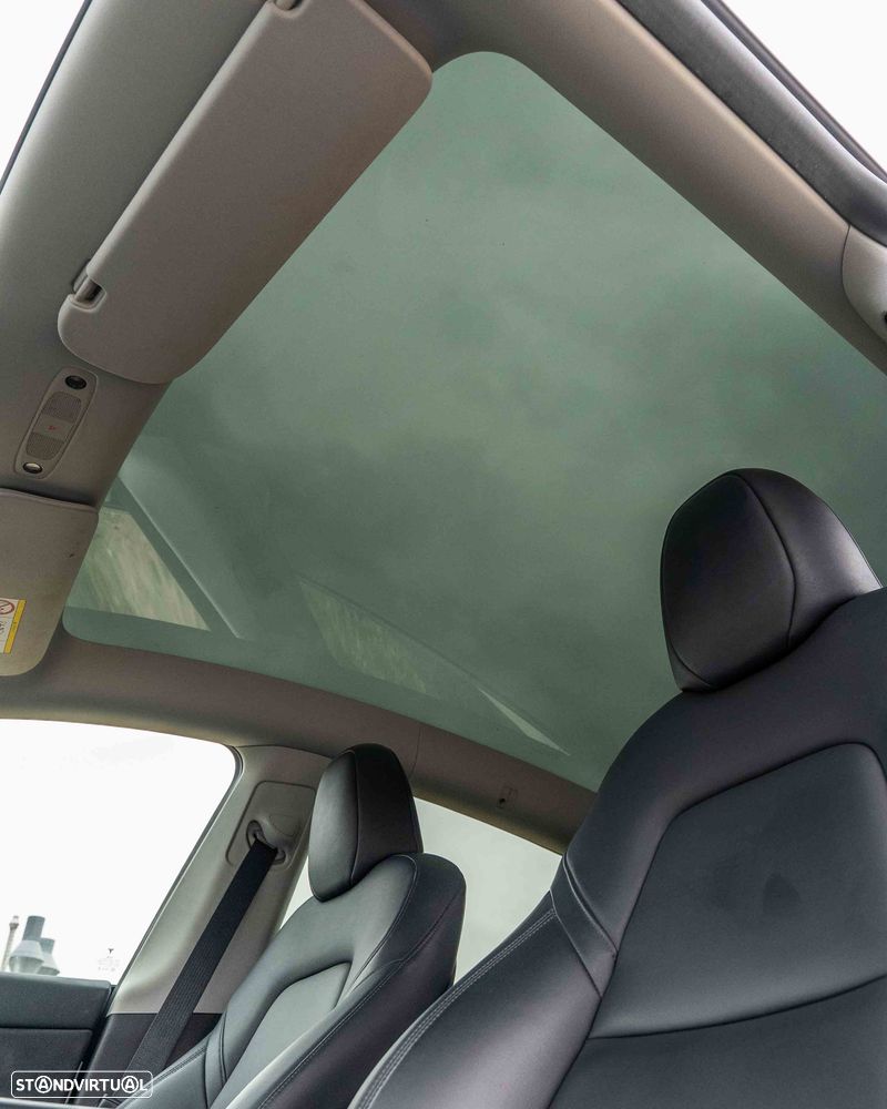 Tesla Model Y Long Range Dual Motor AWD - 12