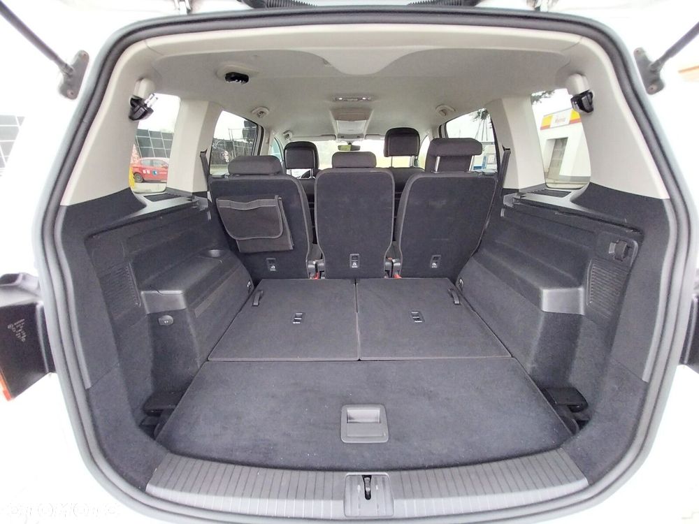 Volkswagen Touran - 10