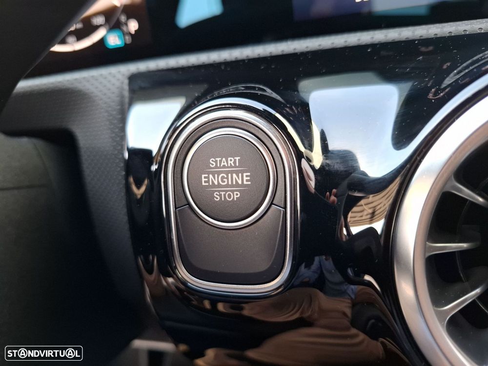 Mercedes-Benz a-250-limousine - 18