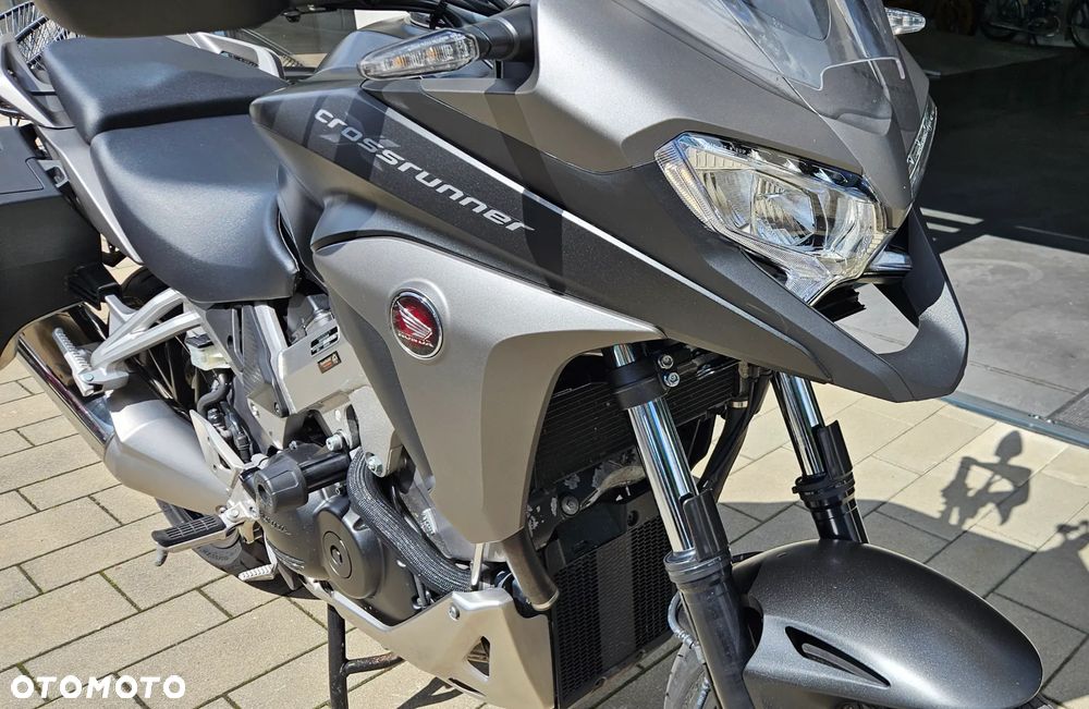 Honda VFR - 12