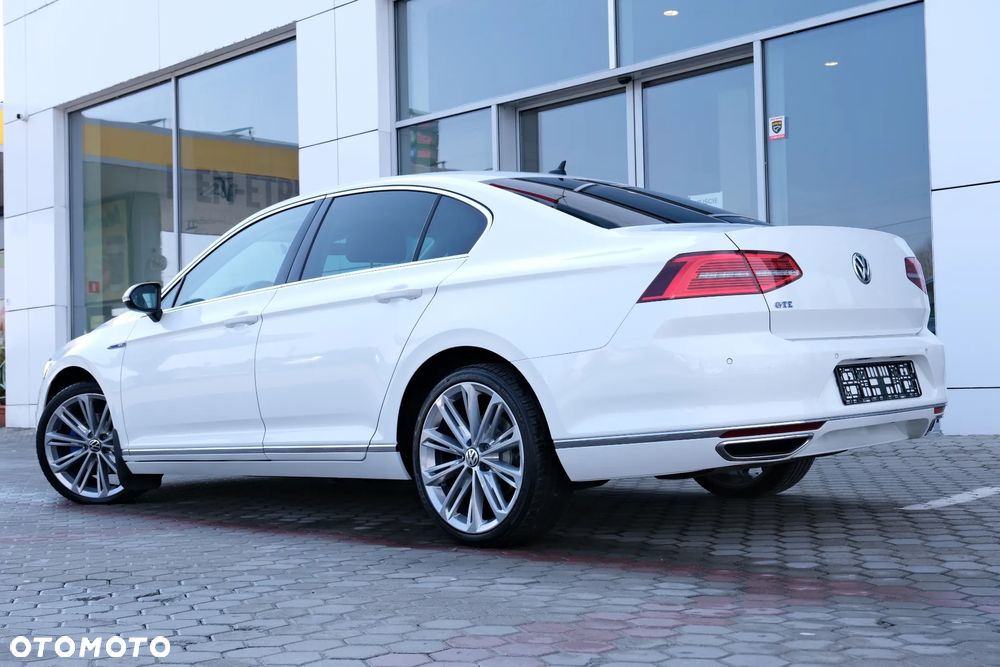 Volkswagen Passat - 6