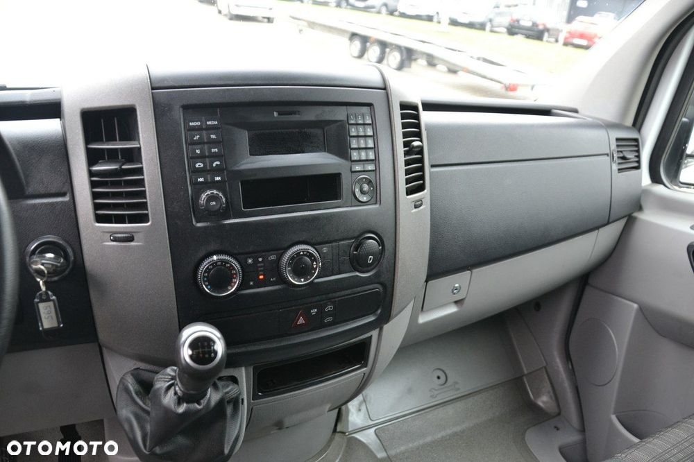 Mercedes-Benz Sprinter - 12