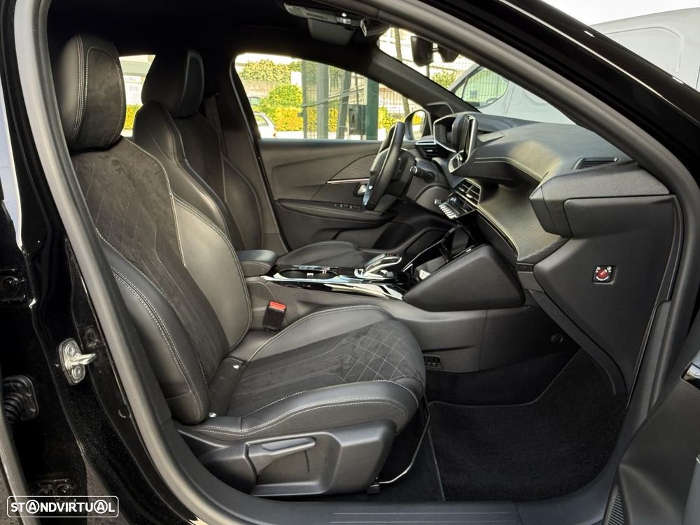 Peugeot e-208 GT - 41