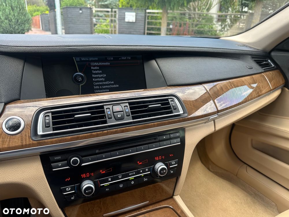 BMW Seria 7 740i - 36