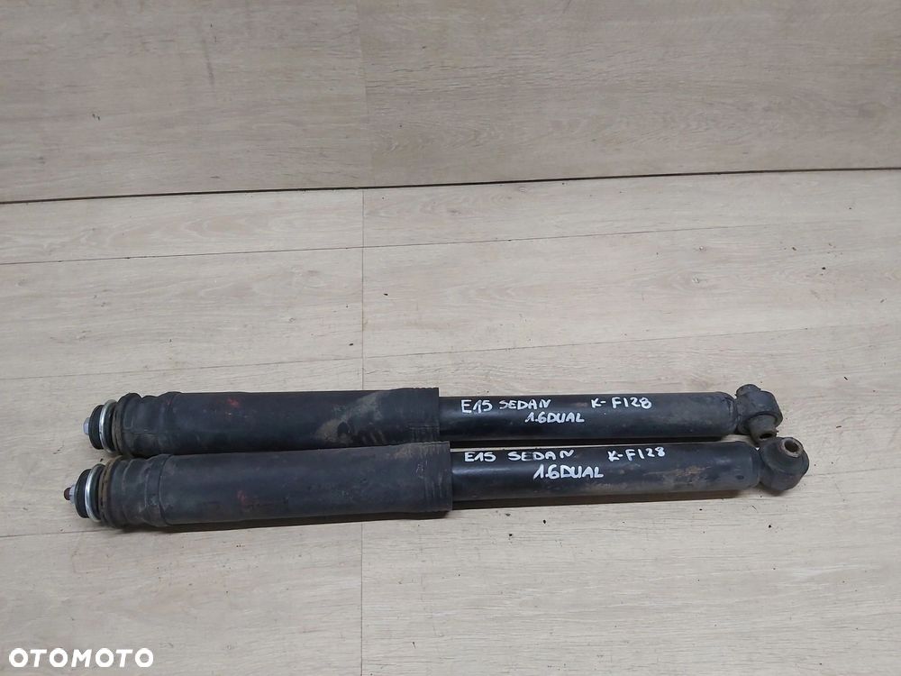 Toyota Corolla E15 amortyzator tył komplet - 1
