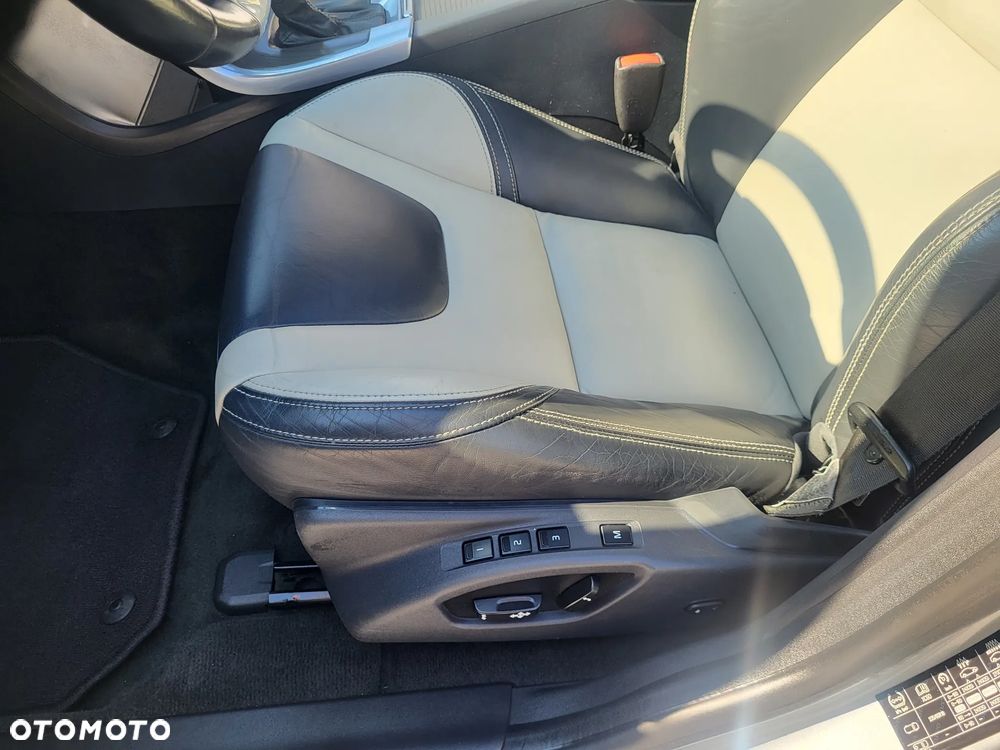 Volvo XC 60 D4 Drive-E Momentum - 22