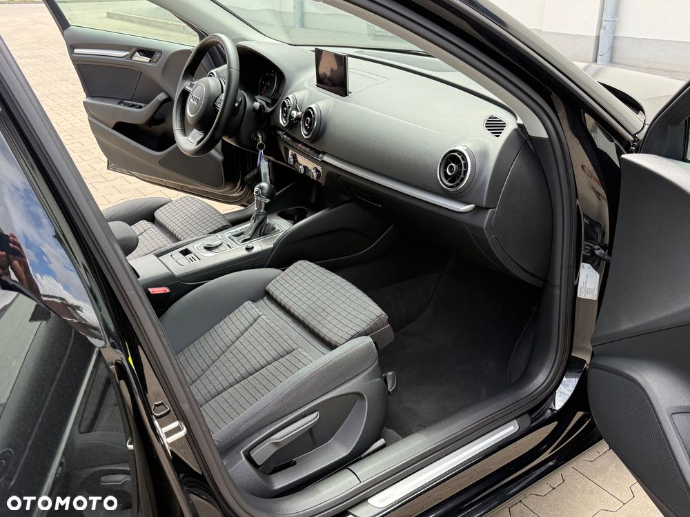 Audi A3 Sportback 2.0 TDI S tronic design - 28