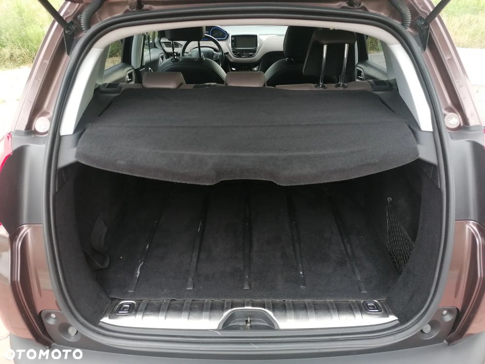 Peugeot 2008 1.6 e-HDi Allure S&S - 27