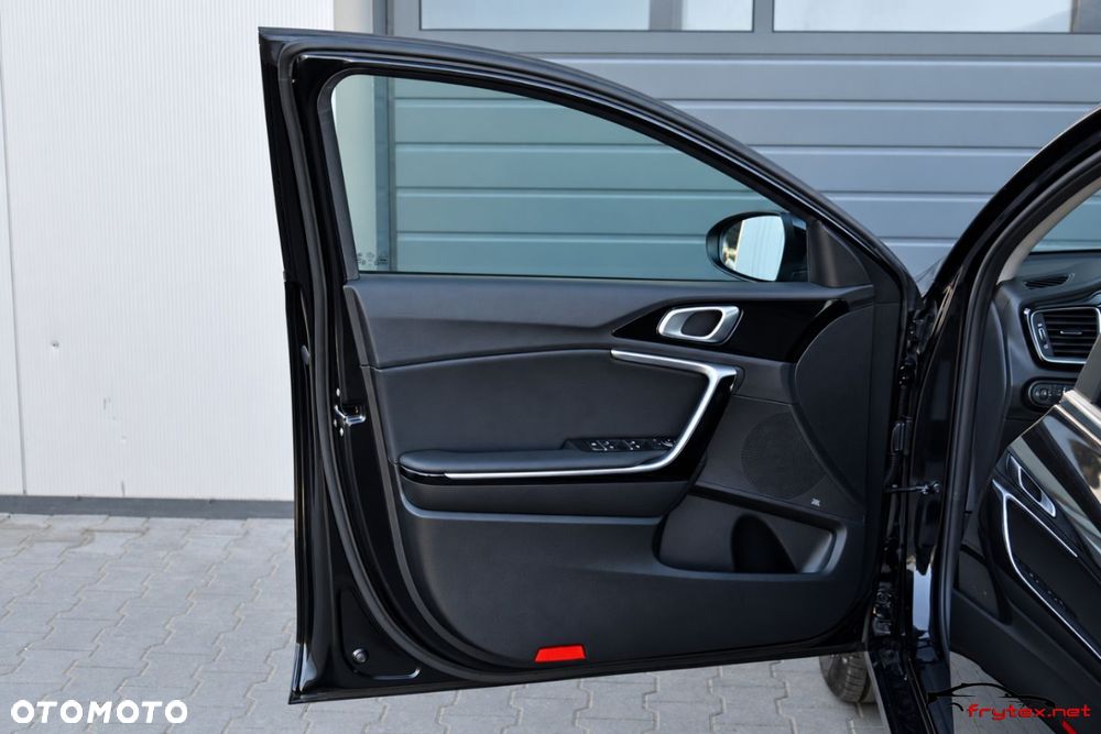 Kia Ceed - 16