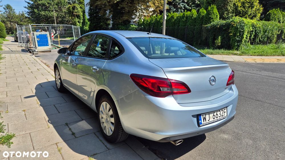 Opel Astra 1.4 T Enjoy EU6 - 4
