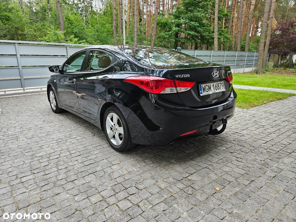 Hyundai Elantra 1.6 Comfort - 3