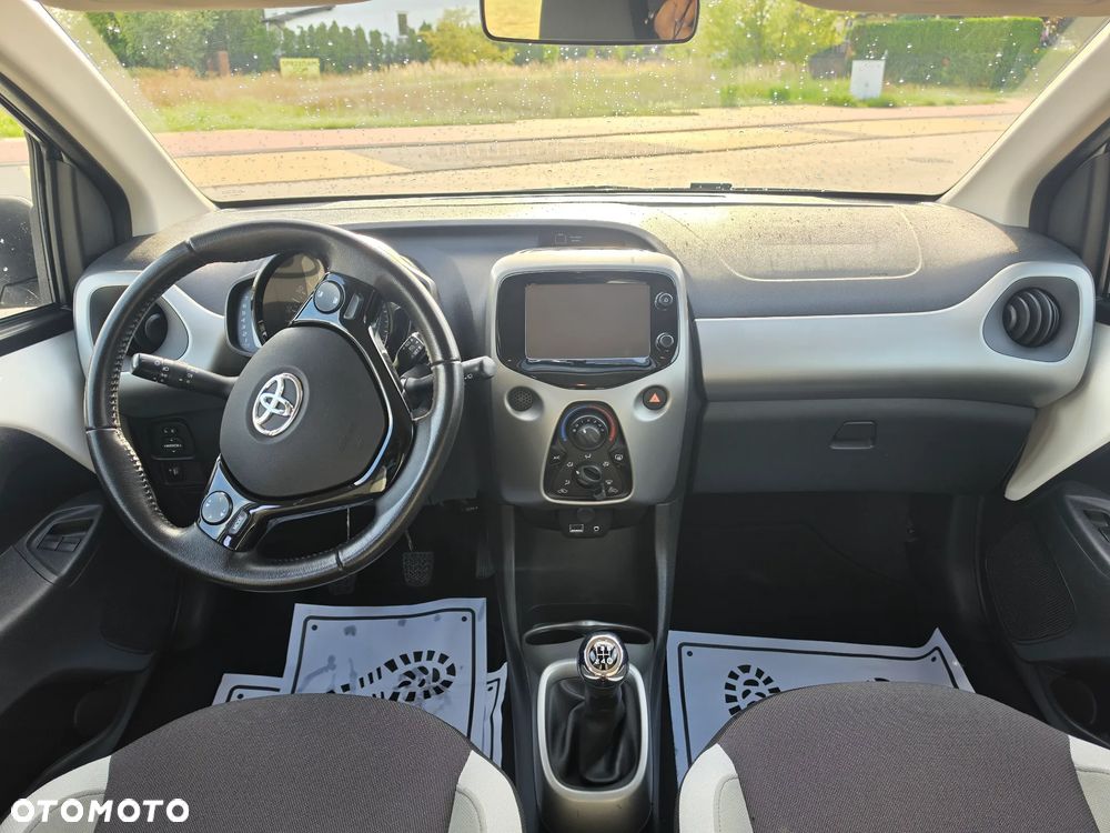 Toyota Aygo x-play touch - 17