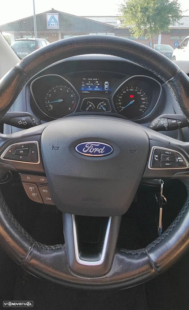 Ford Focus SW 1.0 EcoBoost S&S ST-LINE - 4