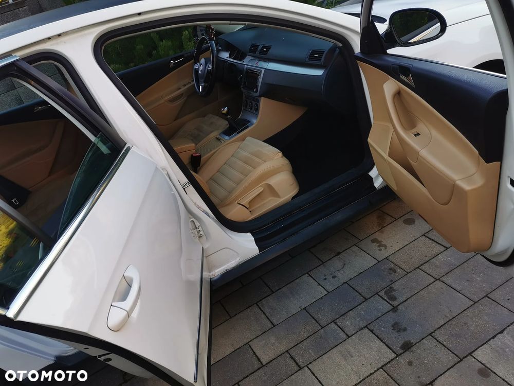 Volkswagen Passat - 11