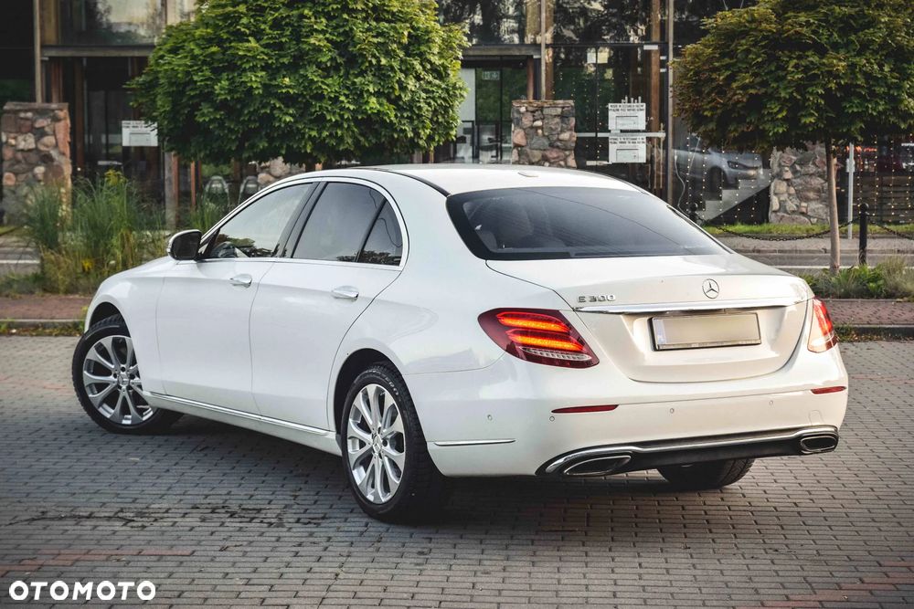 Mercedes-Benz Klasa E 300 9G-TRONIC Avantgarde - 2