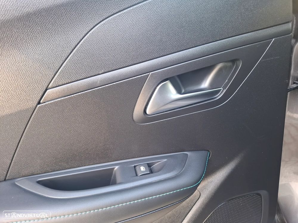 Peugeot 208 PureTech 100 Allure Pack - 32