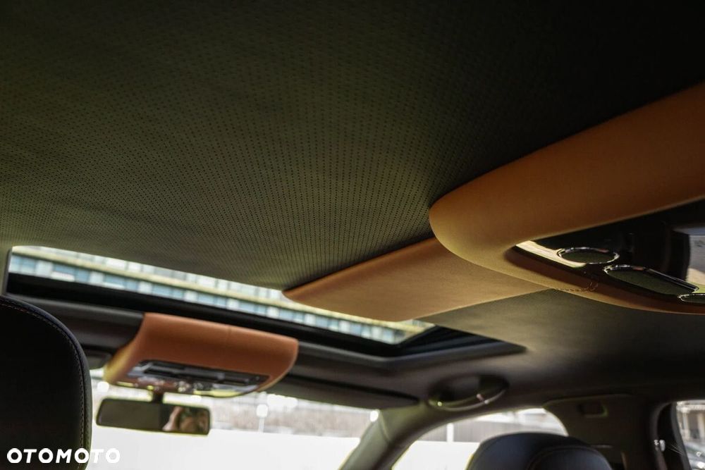 Bentley Flying Spur - 32