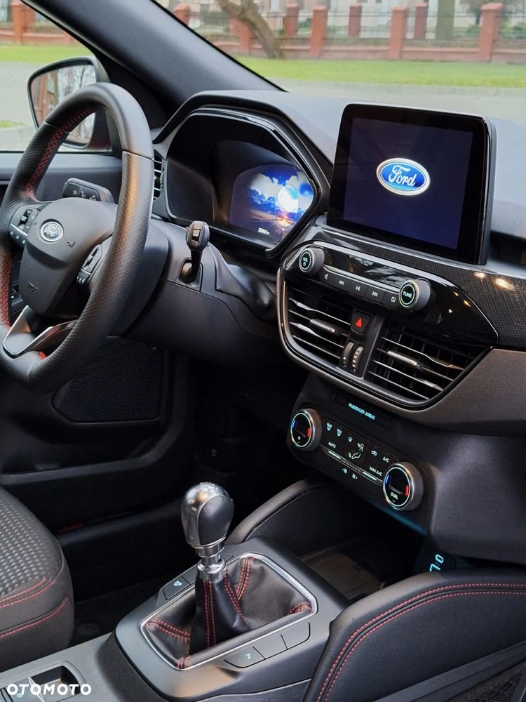 Ford Kuga 1.5 EcoBoost ST-LINE - 37