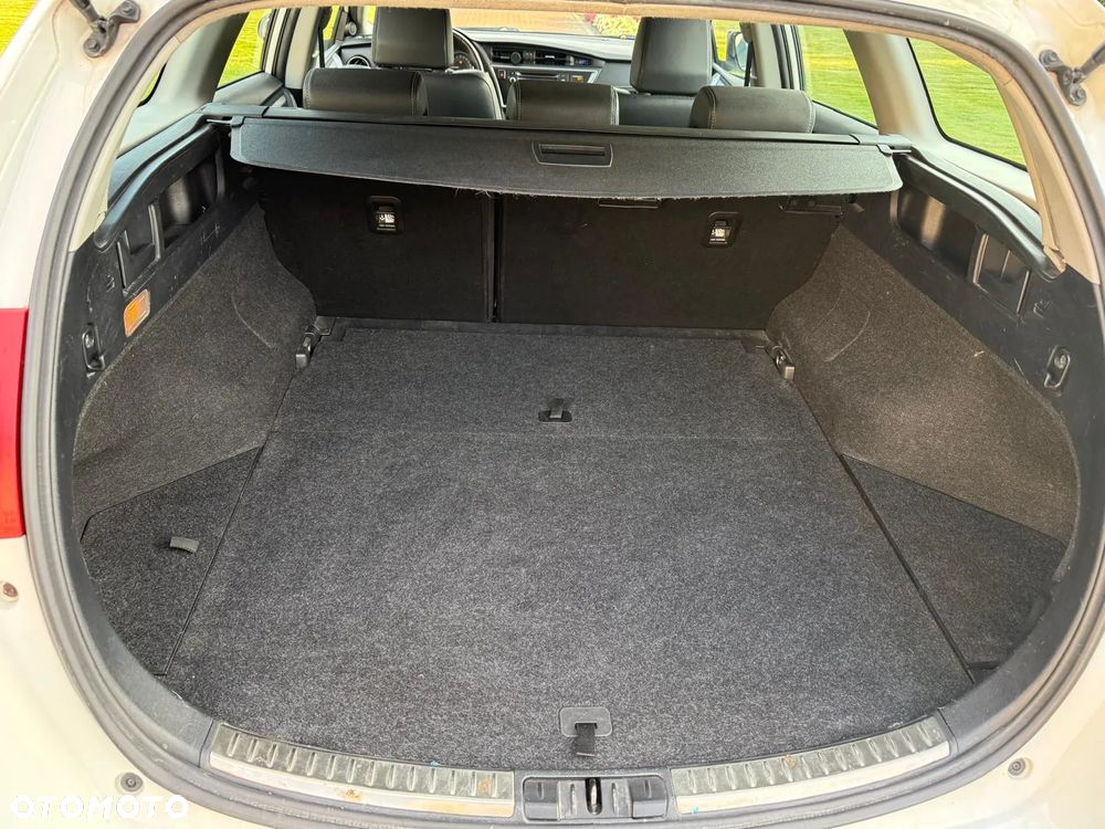 Toyota Auris 1.8 HSD Luna - 2