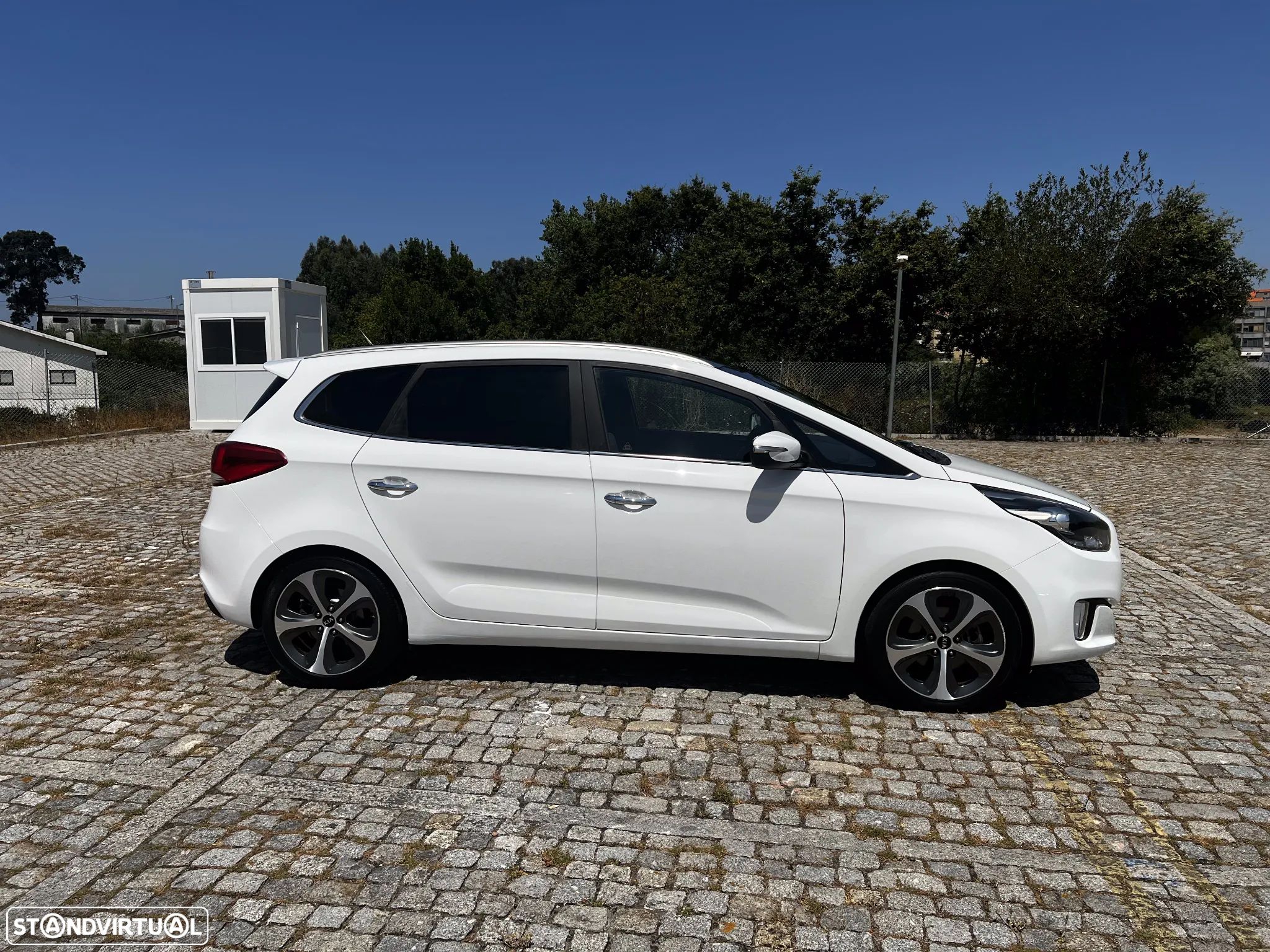 Kia Carens 1.7 CRDi ISG TX - 1