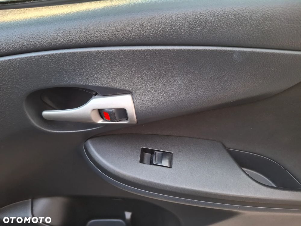 Toyota Corolla 1.6 VVT-i Dynamic - 19