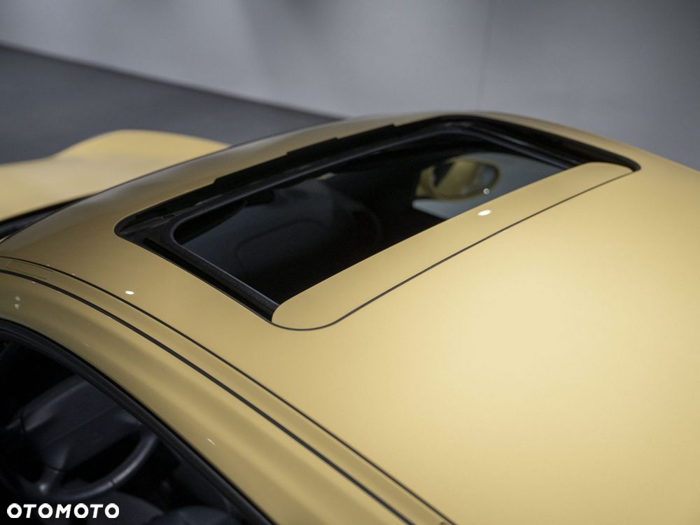 Porsche 911 Carrera - 17