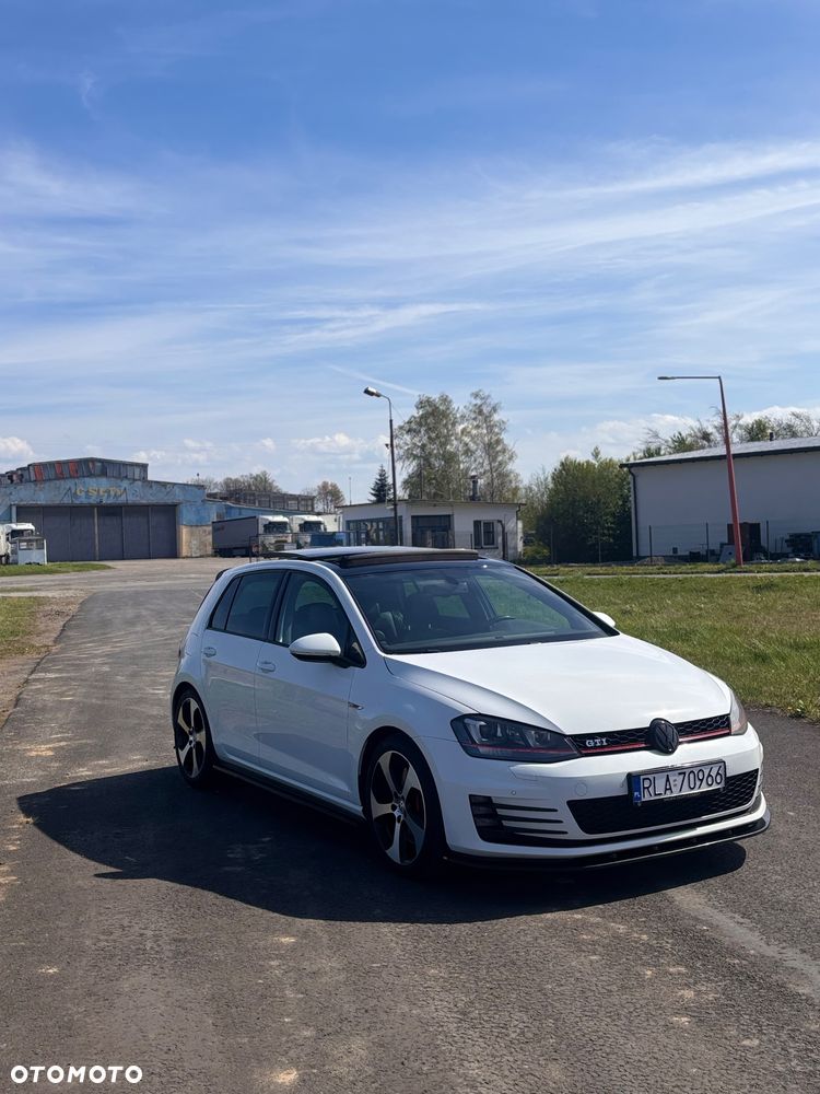 Volkswagen Golf - 11