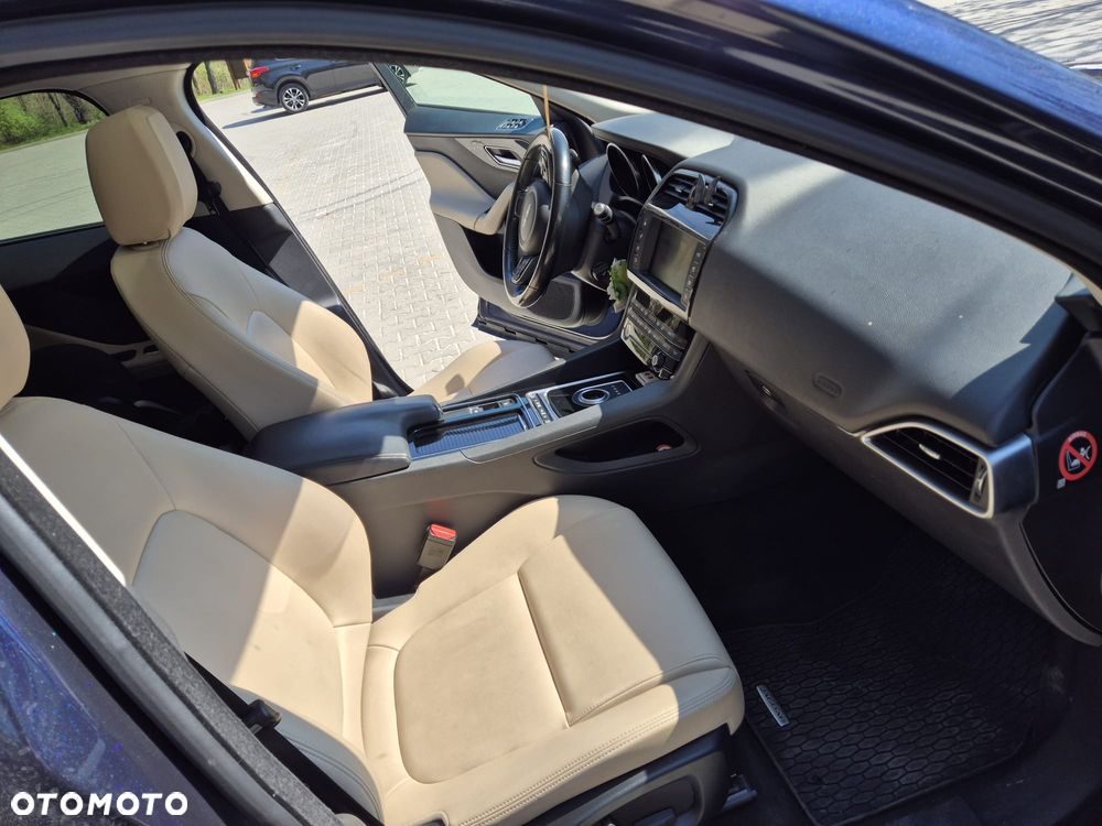 Jaguar F-Pace 30t AWD Pure - 7