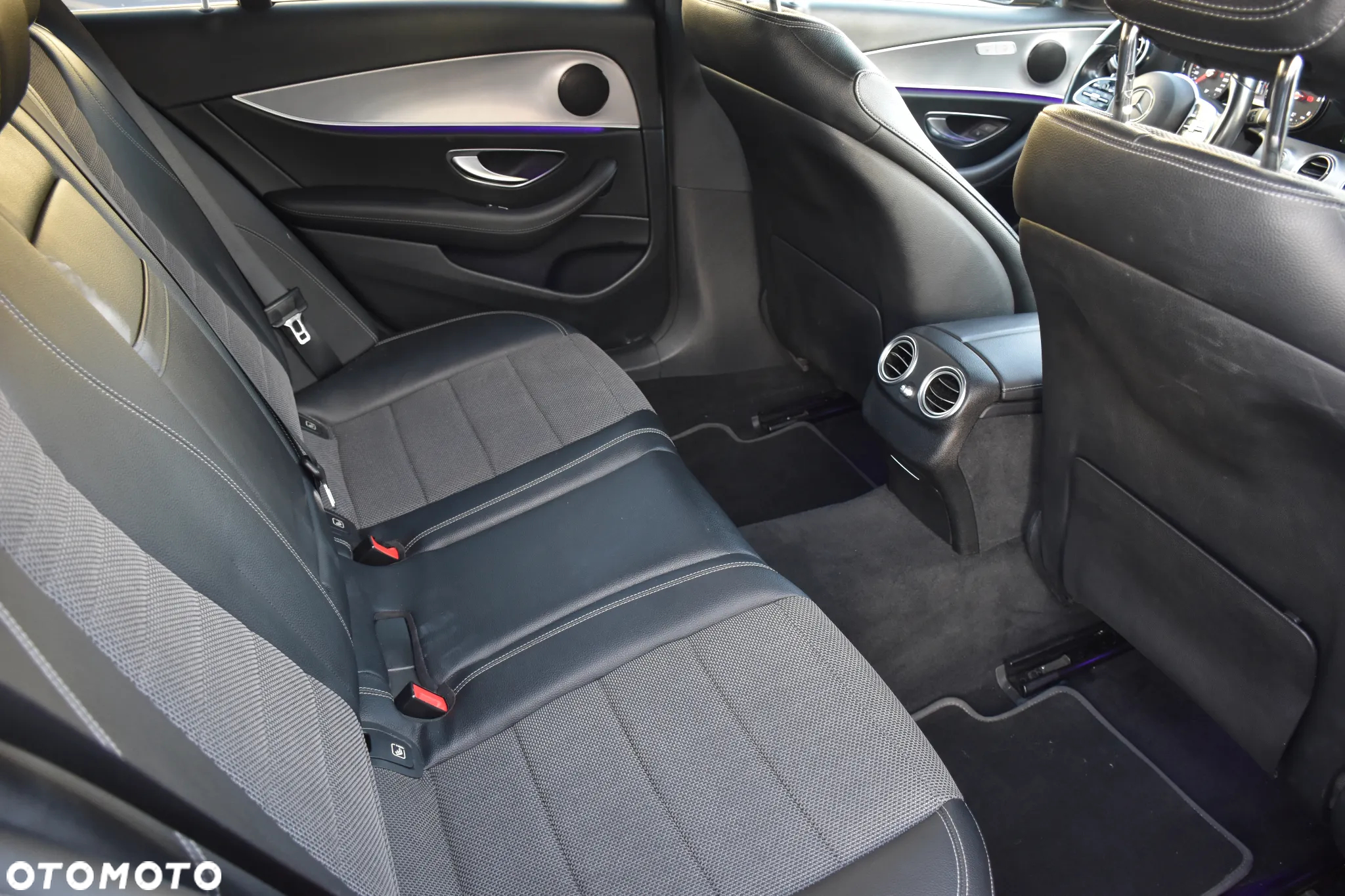 Mercedes-Benz Klasa E 220 d T 9G-TRONIC AMG Line - 31