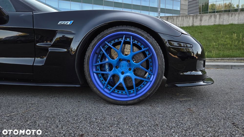 Chevrolet Corvette - 4