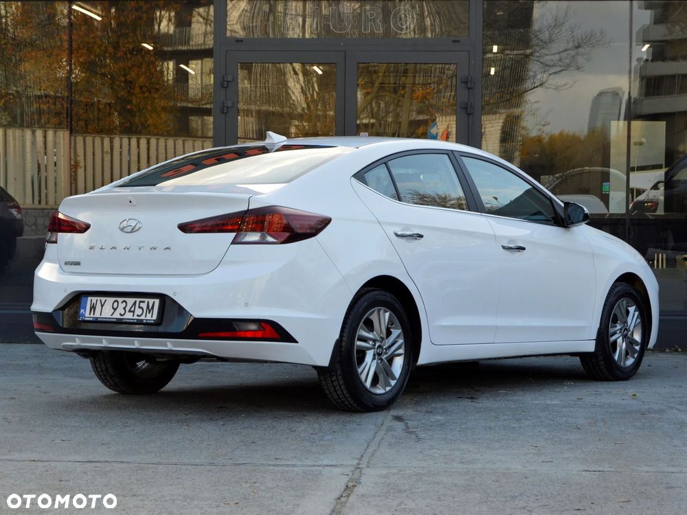 Hyundai Elantra 1.6 Comfort - 3