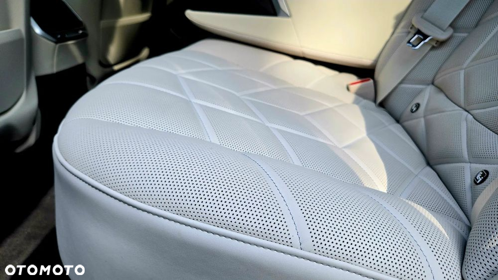 BMW i7 105.7kWh eDrive50 - 18