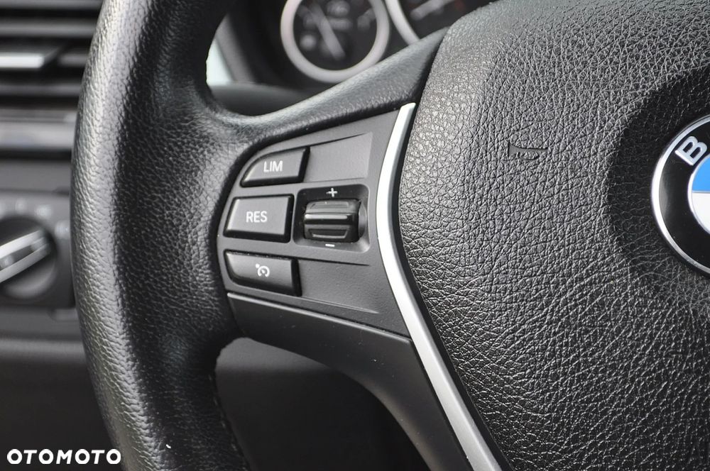 BMW Seria 3 318d Sport Line - 29