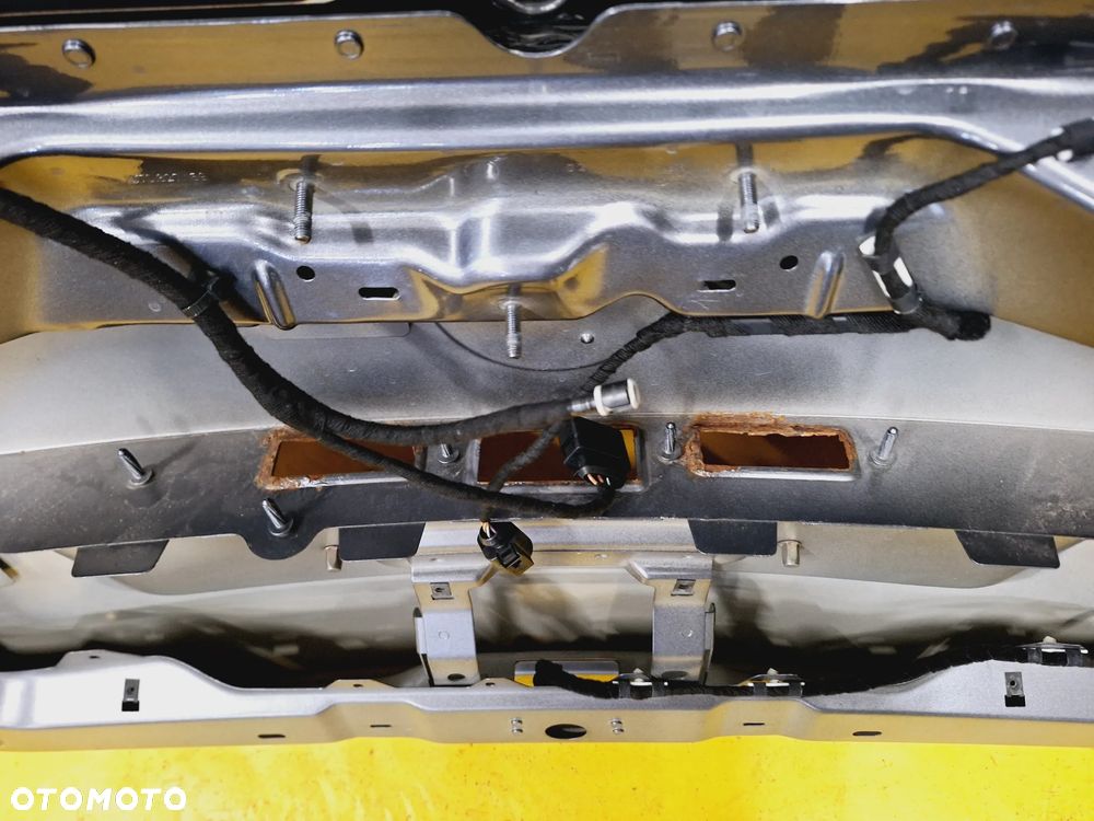 KLAPA SZYBA TYŁ TYLNA POKRYWA BAGAŻNIKA KLAPA SZYBA BAGAŻNIKA TYŁ VW TOURAN I LAK: LD7X NR263 - 18