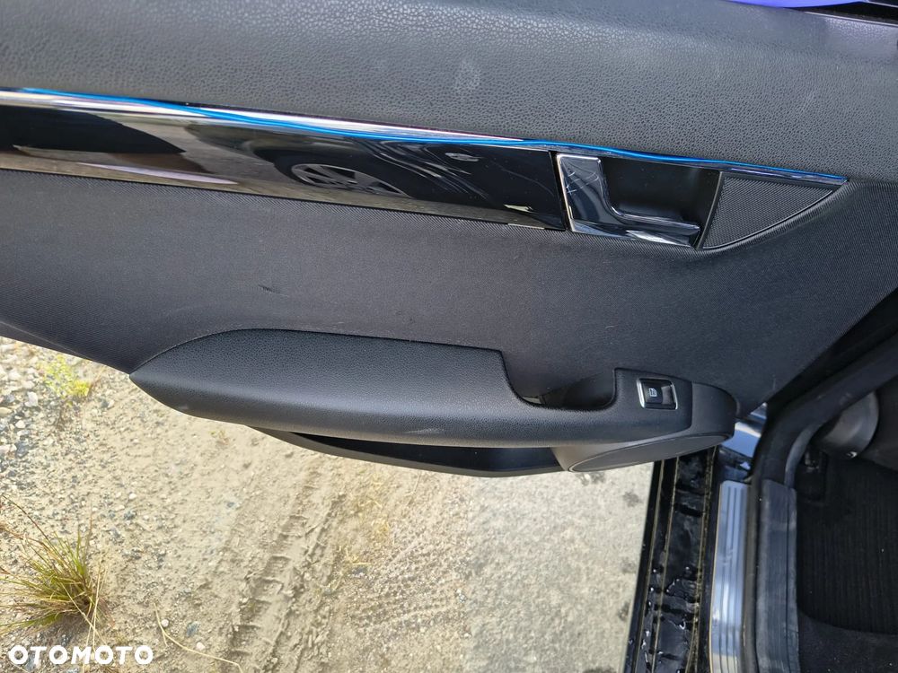 Mercedes-Benz Klasa C 220 CDI DPF Automatik BlueEFFICIENCY - 20