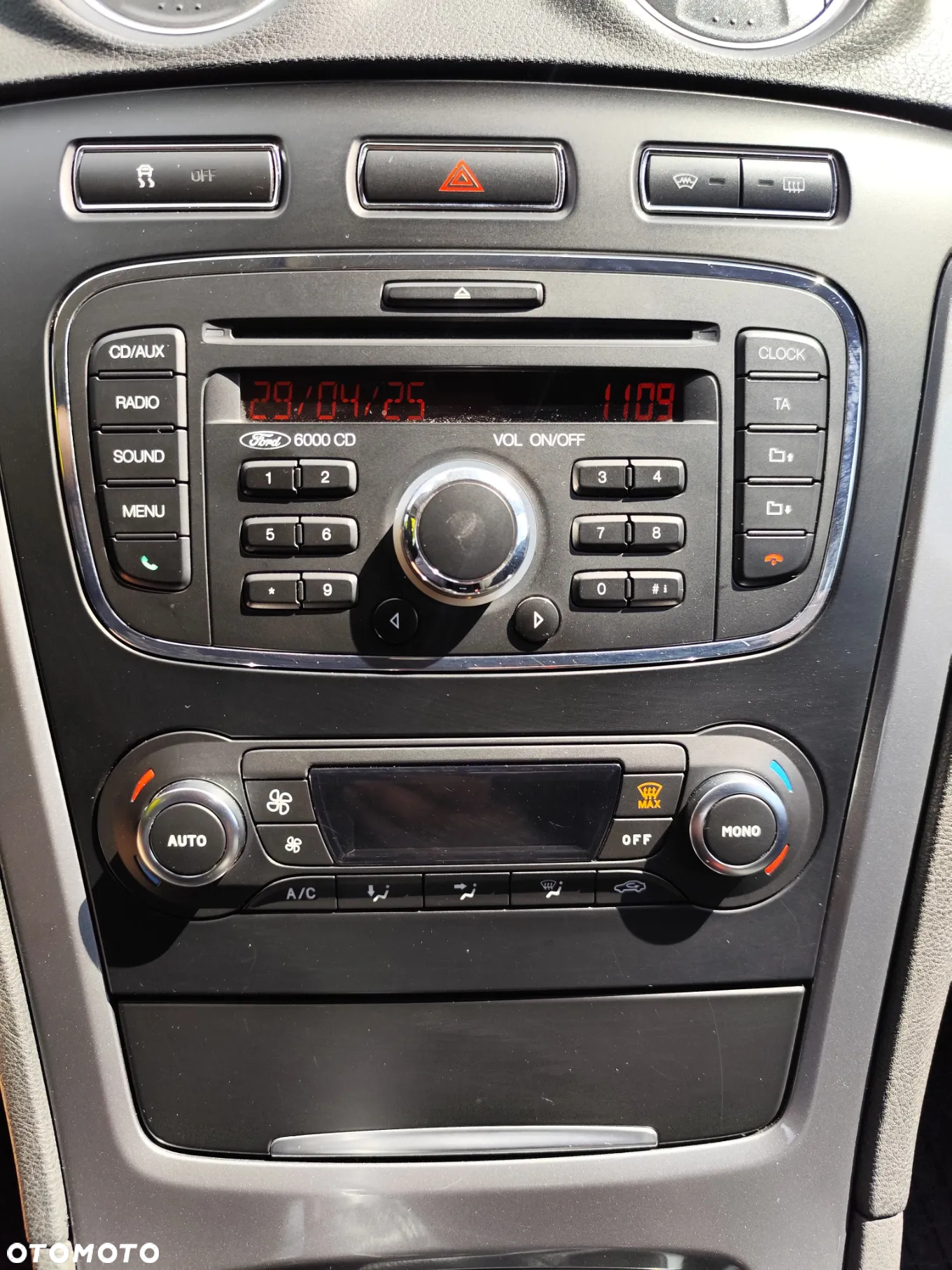 Ford Mondeo 1.6 T Ambiente - 14