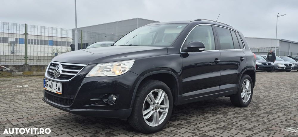 Volkswagen Tiguan - 1
