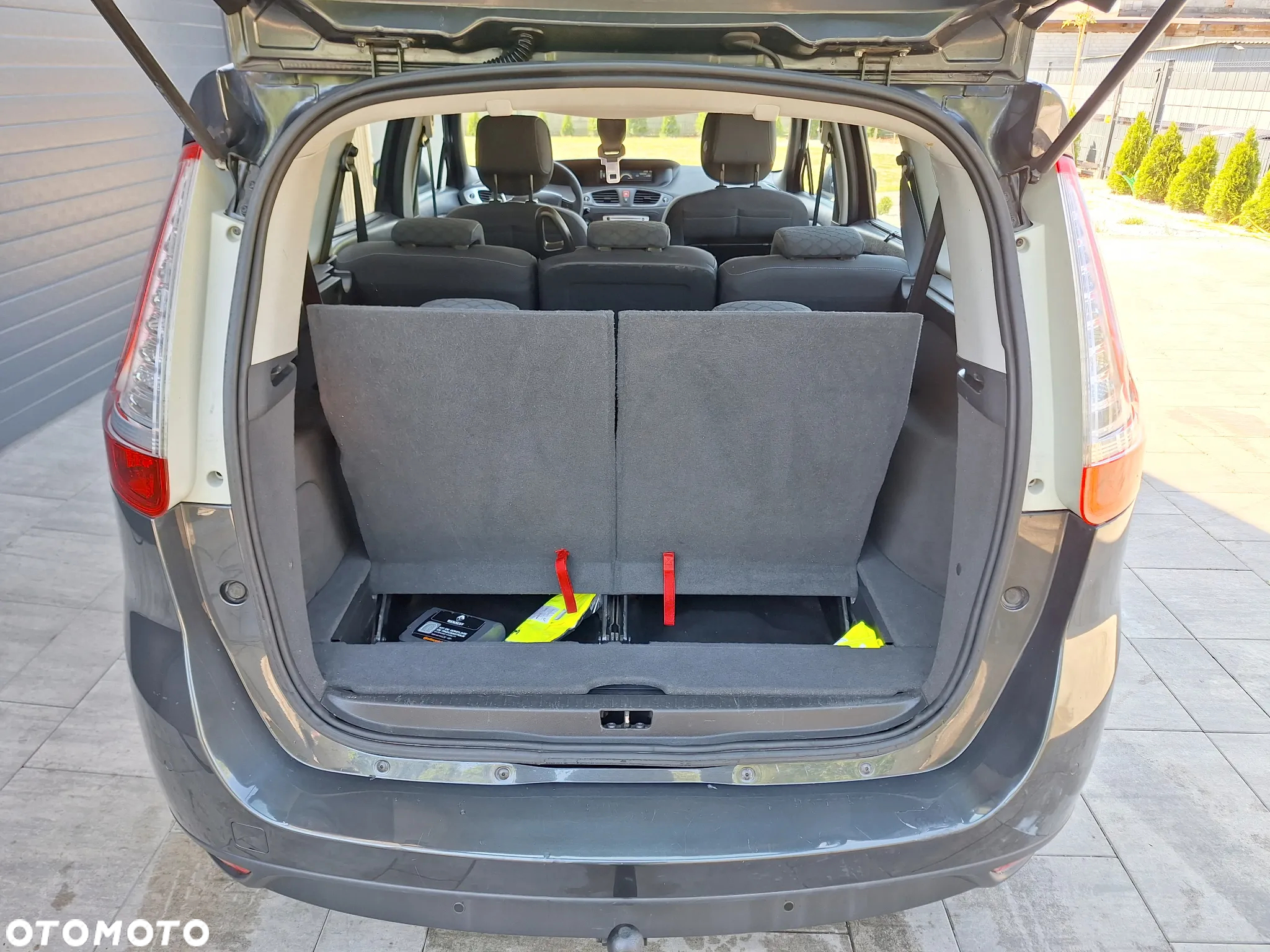 Renault Grand Scenic - 11