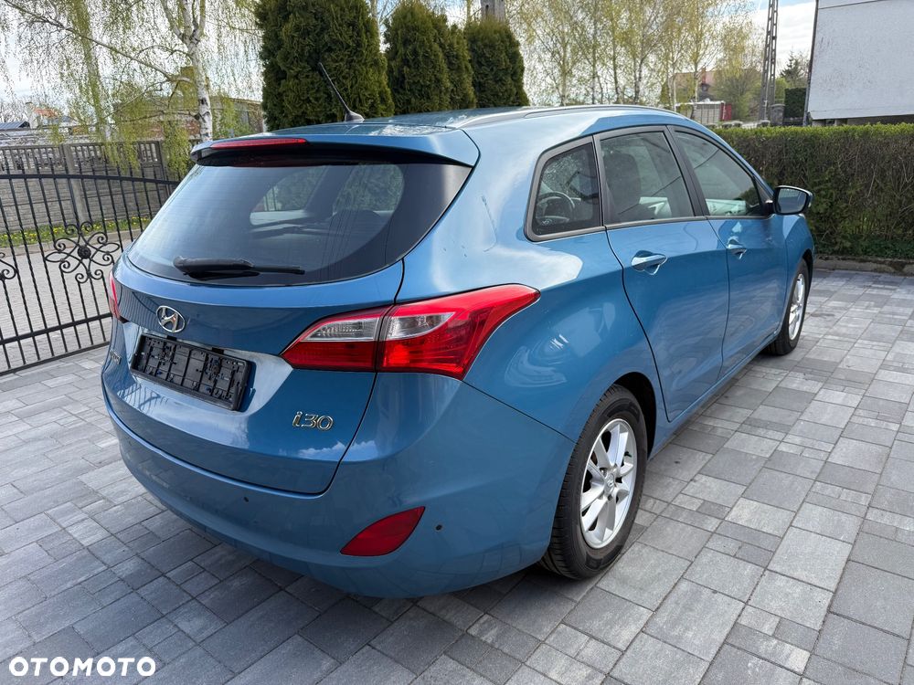 Hyundai i30 blue Kombi 1.6 CRDi YES Gold - 8