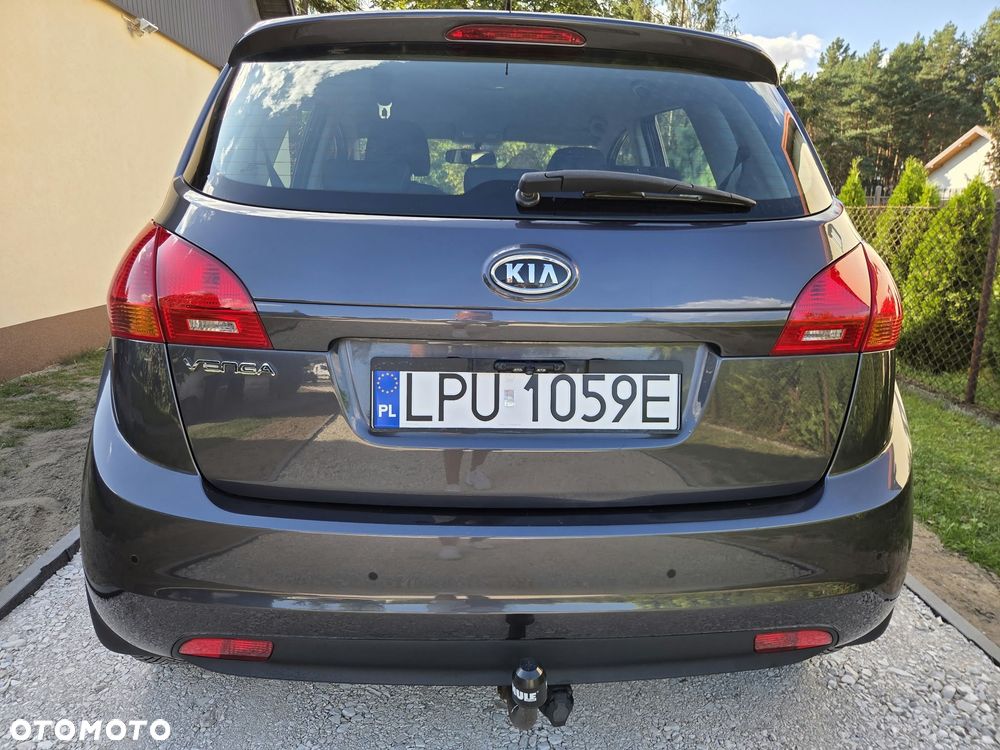Kia Venga 1.6 L - 8