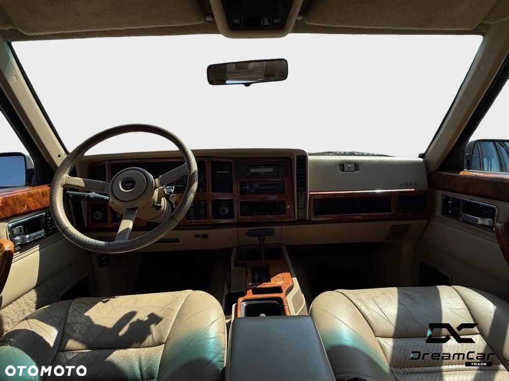 Jeep Cherokee - 10
