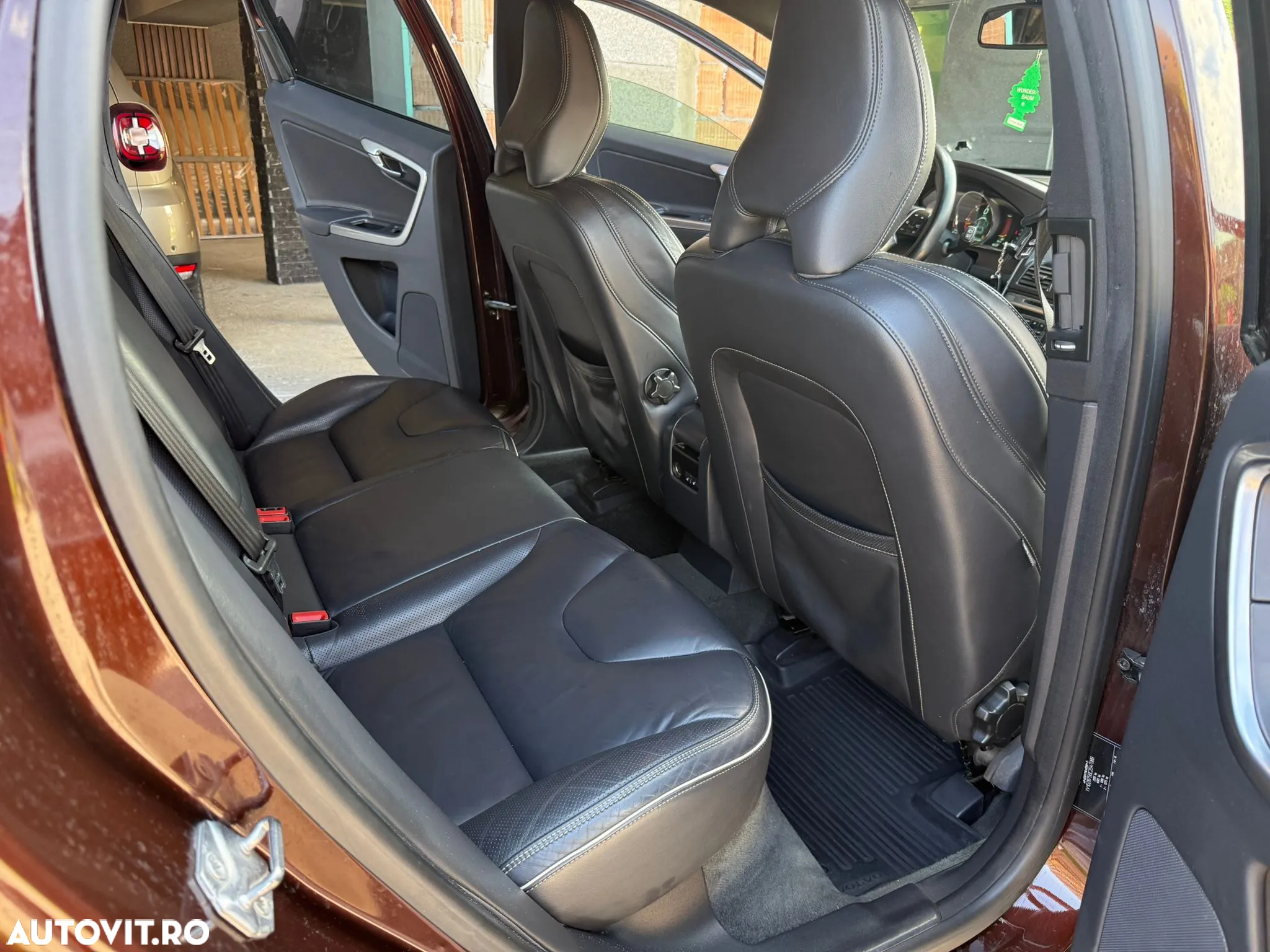 Volvo XC 60 D4 AWD Geartronic RDesign - 11