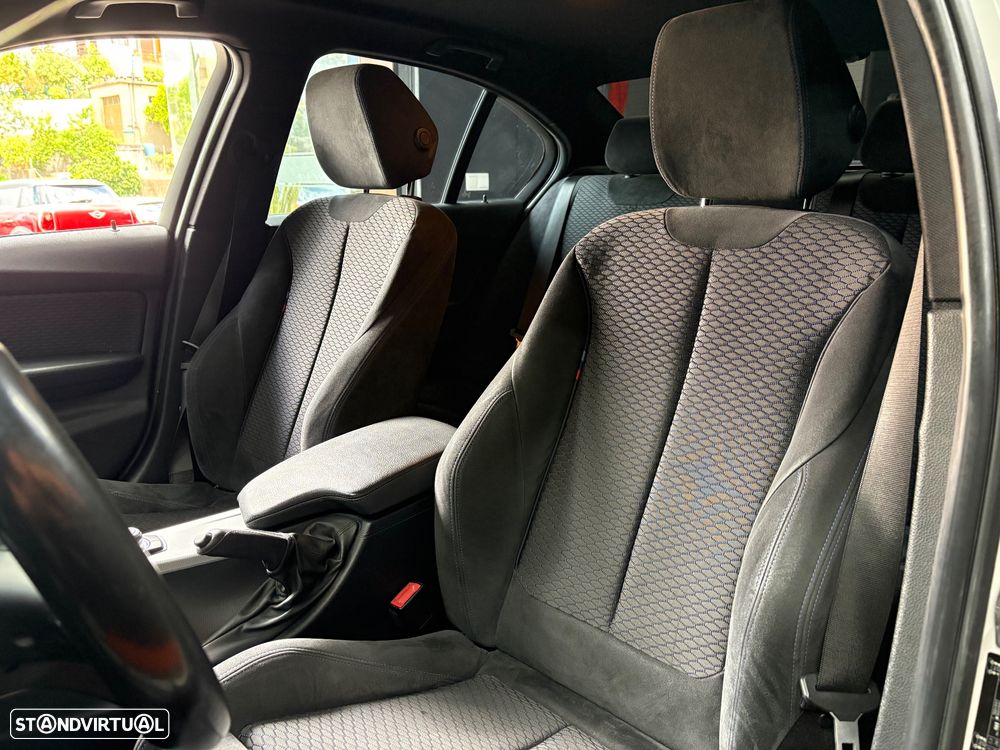 BMW 320 d Auto Pack M - 35