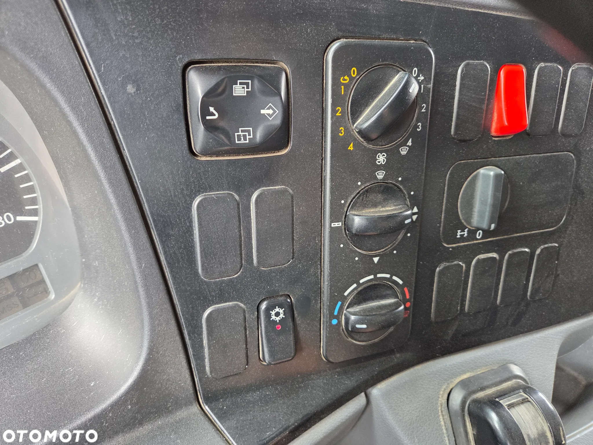 Mercedes-Benz AXOR 1826L KLIMA HDS HIAB ROTATOR tył PODUSZKI Euro 4 - 35