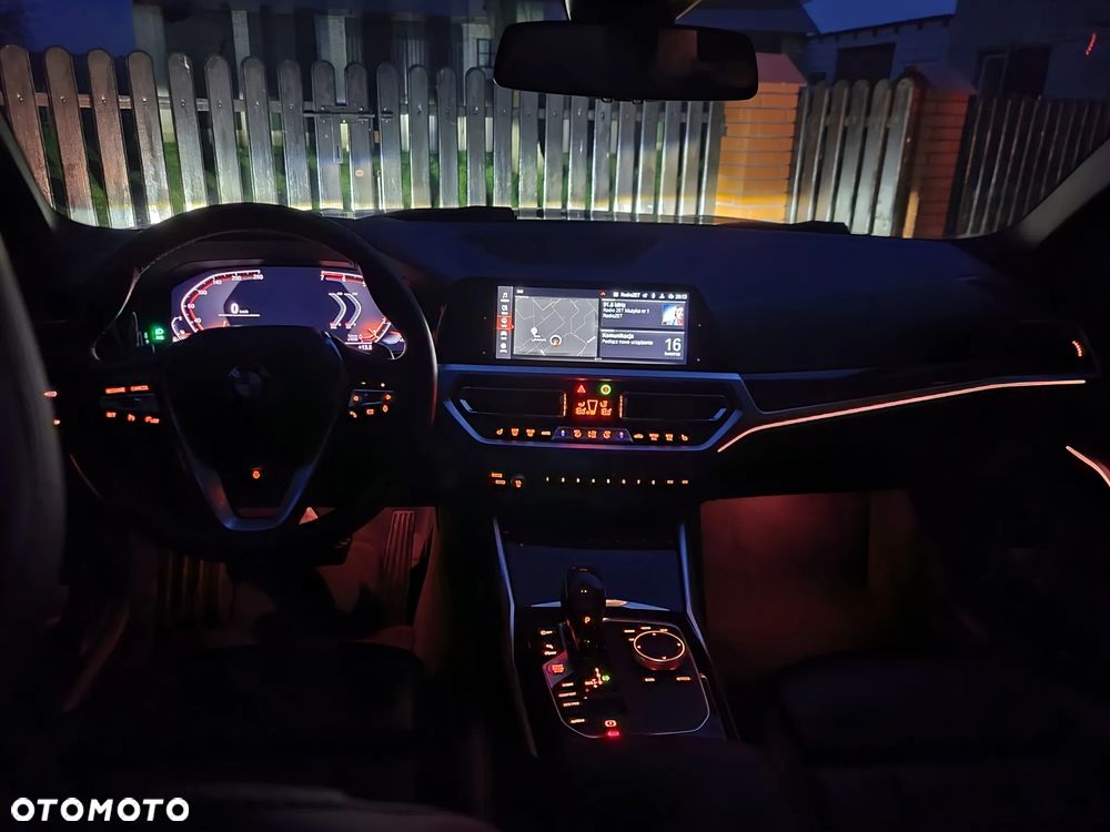 BMW Seria 3 330i Sport Line - 38